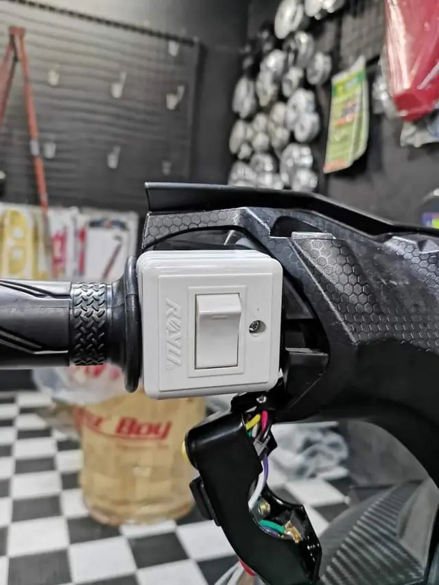Saklar tembok untuk motor