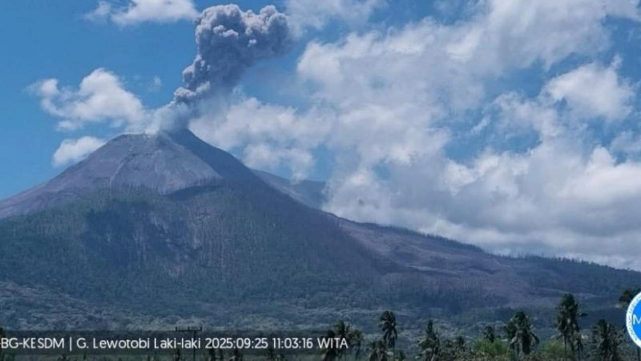 Fenomena Alam: Gunung Lewotobi Laki-laki Catat 12 Kali Letusan dalam Sehari, Aktivitas Masih Level Awas!