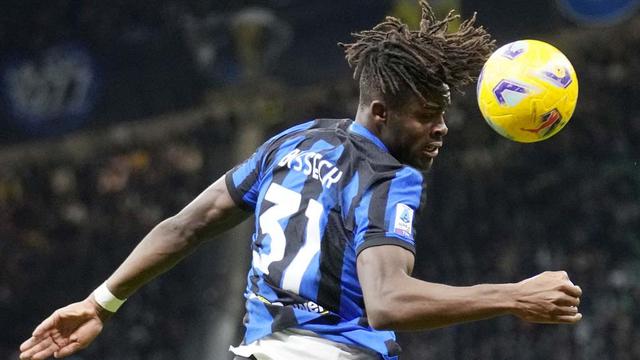 Foto: Inter Milan Masih Terlalu Tangguh Bagi Lecce, Barella Ciamik, Bisseck Cetak Gol Perdana