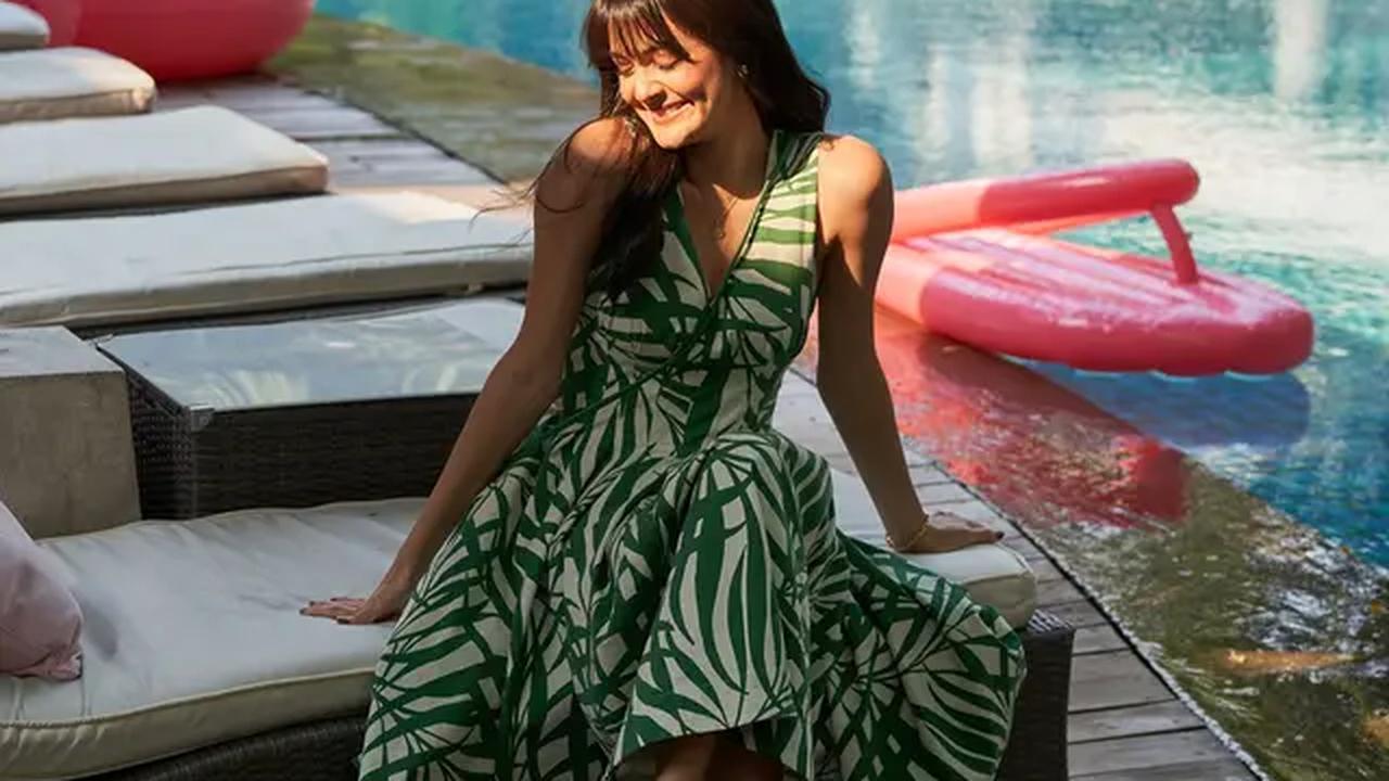 Mengintip beda gaya pantai dari dua selebritas ternama Tanah Air, Amanda Rawless dan Nia Ramadhani yang bisa jadi inspirasi. [Dok/Havaianas].