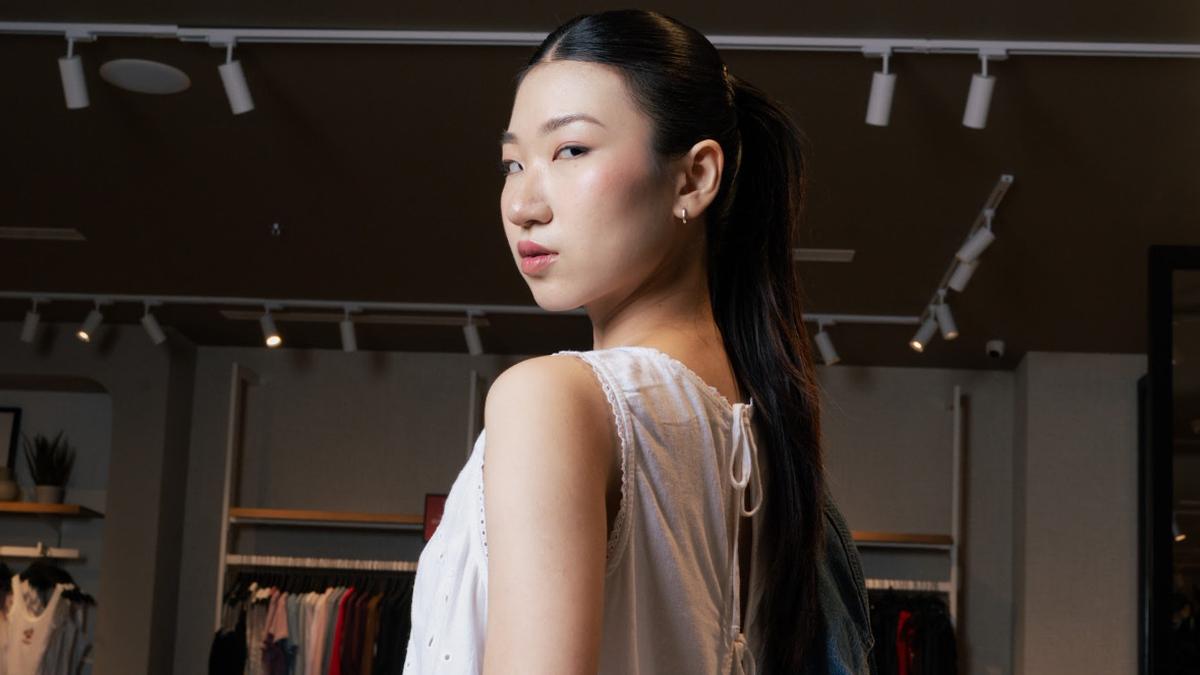 Nyaman Kenakan Denim saat Beraktivitas di Musim Panas dengan Material Linen Denim
