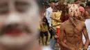 Warga saat mengambil bagian dalam acara perayaan Festival "Lok Ta Pring Ka-Ek" yang merupakan bagian dari festival keagamaan tahunan di pinggiran Phnom Penh, Kamboja, (9/6/2016). (REUTERS/Samrang Pring)