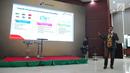 Marcom Pertamina, Danang Widiasurya memberi materi kepada finalis Citizen Journalist Academy (CJA) Energi Muda Pertamina di Kantor Pusat Pertamina, Jakarta, Rabu (15/11). (Liputan6.com/Helmi Afandi)