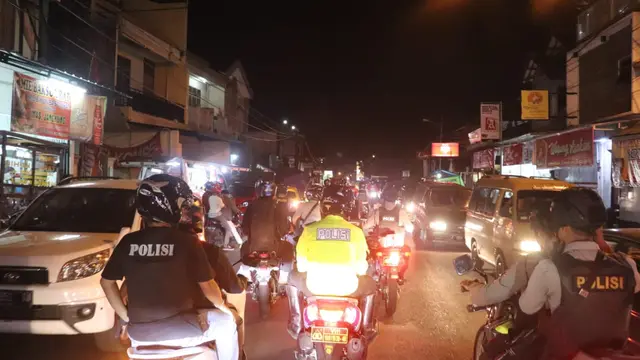 Untuk memberikan rasa aman bagi masyarakat selama Natal dan Tahun Baru berlangsung, aparat gabungan TNI-Polri, bakal terus  bersiaga melakukan patroli rutin di masyarakat