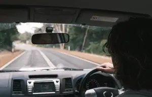 Cara Memilih Kaca Film Mobil untuk Cuaca Panas, Jangan Tertipu Hanya karena Warnanya Gelap