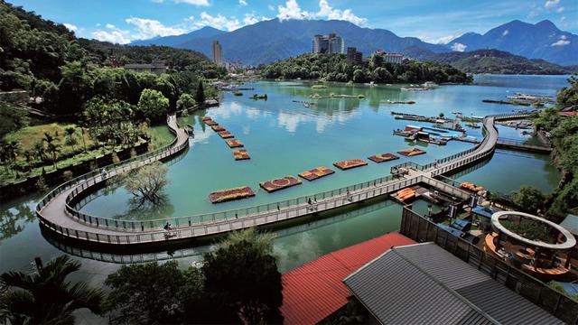 Cycling around Sun Moon Lake