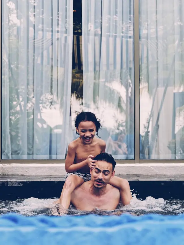 Ashraf Sinclair dan keluarganya. (Instagram/ ashrafsinclair)