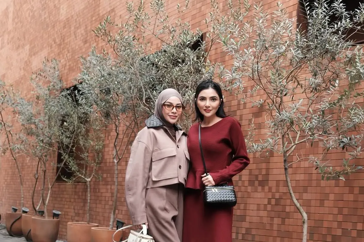 Ashanty dan Aurel Hermansyah saat Liburan Akhir Tahun di China. [@aurelie.hermansyah]
