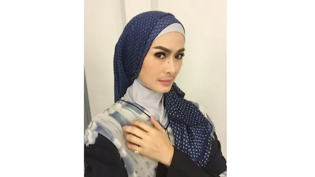 6 Seleb Cantik Usia di Atas 45 Tahun Saat Pakai Hijab, Semakin Menawan