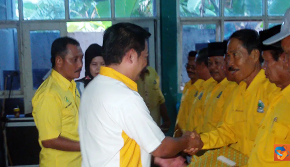 Citizen6, Sidrap: Ketua DPD II Golkar, H Rusdi Masse melantik pimpinan atau kelurahan dari Partai Golongan Karya (Golkar) masa bhakti 2011-2016. (Pengirim: Abdi Mantaring)