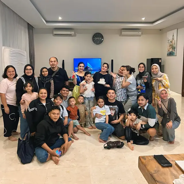 6 Potret Ashanty di Ulang Tahun Kakak, Foto Lawas Kebersamannya Bikin Pangling