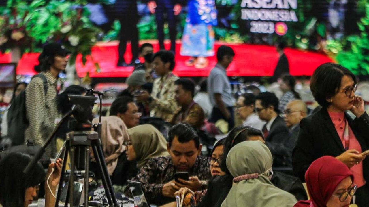 Menteri Komunikasi dan Informatika Republik Indonesia Budi Arie Setiadi menyampaikan, para jurnalis akan dimanjakan dengan sederet fasilitas yang disediakan di Media Center KTT ke-43 ASEAN.<br>