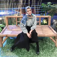 Angel Lelga yang sebentar lagi akan resmi menjadi istri Vicky Prasetyo ini memang terkenal sebagai pengoleksi barang mewah. Bahkan, Vicky pun mengaku sempat gemetar saat melihat harga tas Angel. Kenapa? (Instagram/hermesselebriti)