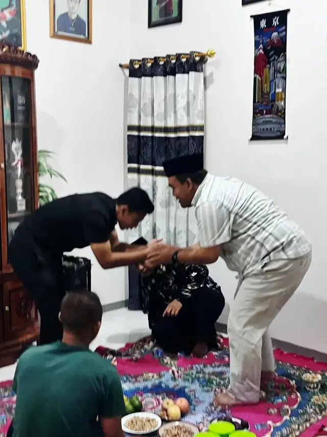 6 Potret Pratama Arhan Tiba di Rumah Duka, Tak Ikut Antar Jenazah Sang Ayah