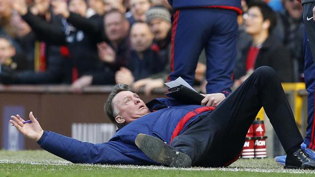 Louis van Gaal Protes Wasit dan Peragakan Diving Alexis Sanchez