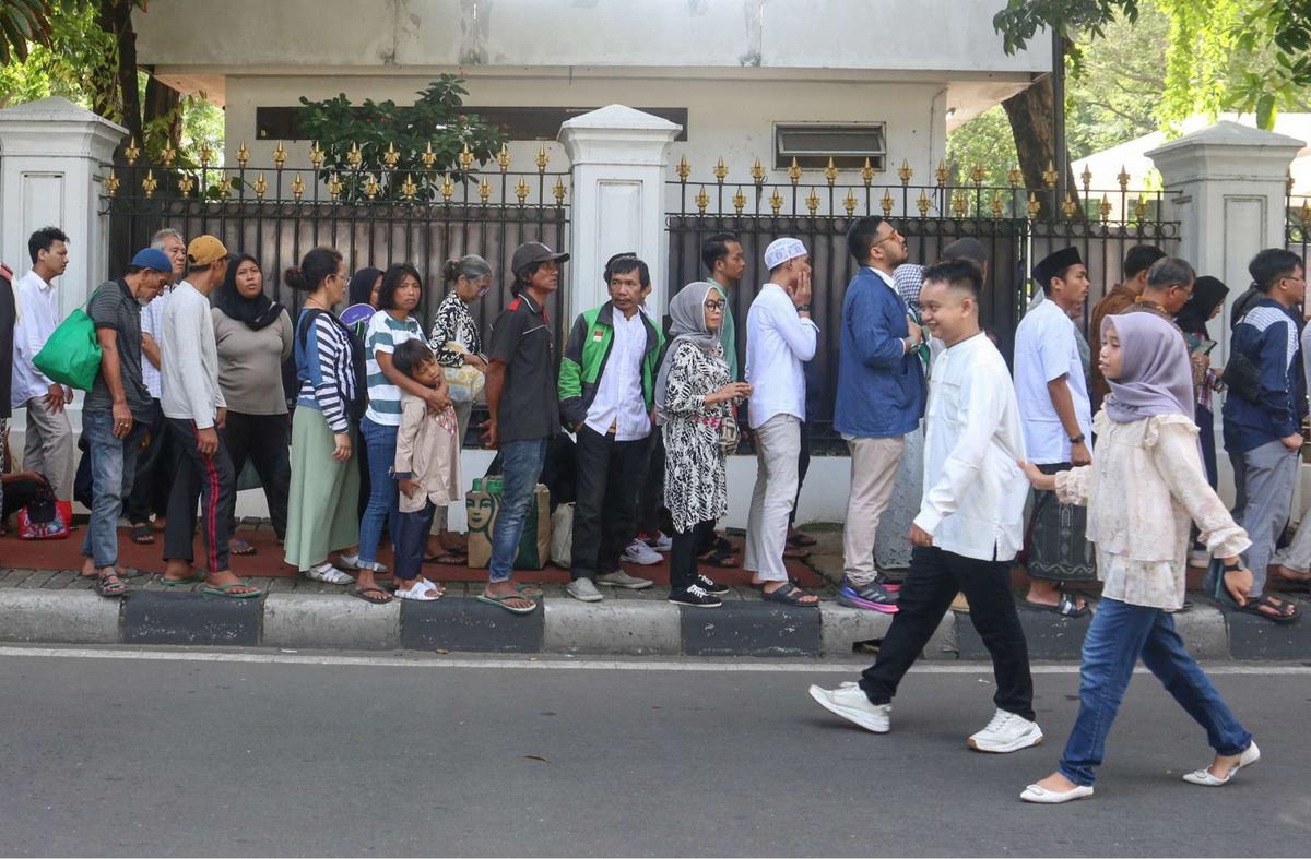 Antusiasme Ribuan Orang Hadiri Open House Prabowo di Istana