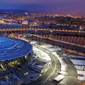 Stadion Saint Petersburg terletak di bagian barat Pulau Krestovsky, Saint Petersburg, Rusia dan dikelilingi oleh tiga sisi Laut Baltik. Kota Saint Petersburg sendiri merupakan salah satu kota terindah di Eropa dan juga tempat kelahiran Presiden Rusia Vladimir Putin. (AFP/Ruslan Shamuko)