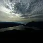 Pesona pagi di Bukit Pusuk Buhit, Pulau Samosir, Sumatera Utara, berlatar Danau Toba. (Liputan6.com/Reza Efendi)