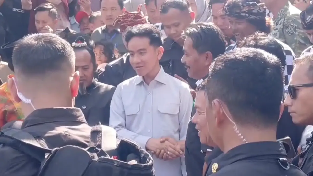 Gibran Datangi Warga Lampung Timur, Sampaikan Permintaan Maaf Jokowi usai Kunjungan Batal