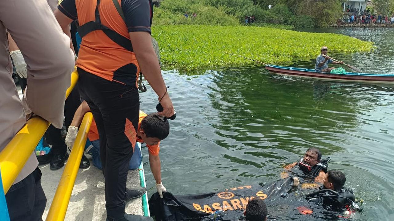 Tragis, Tiga Sekawan Ditemukan Tewas di Kedalaman Lima Meter Gara-Gara Cari Ikan di Danau Toba