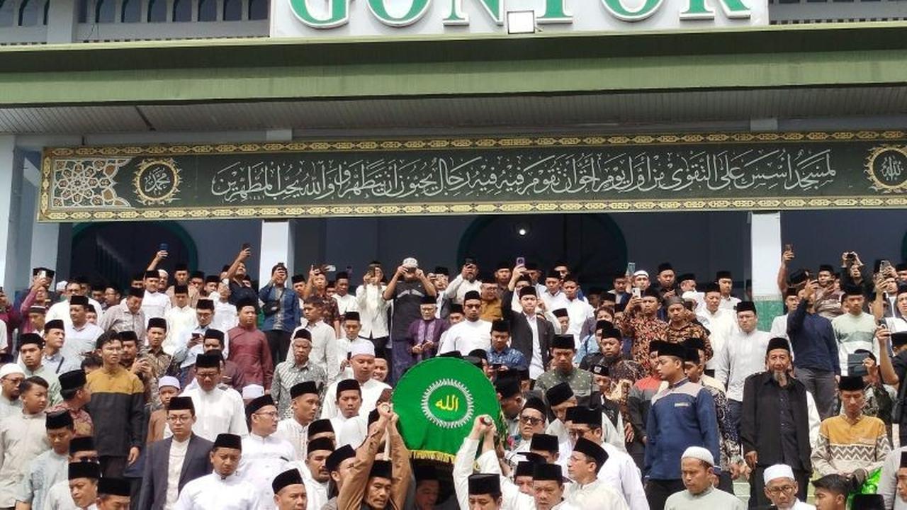 Ribuan Pelayat Iringi Pemakaman KH Amal Fathullah Zarkasyi, Sosok Teladan dan Pejuang Pesantren