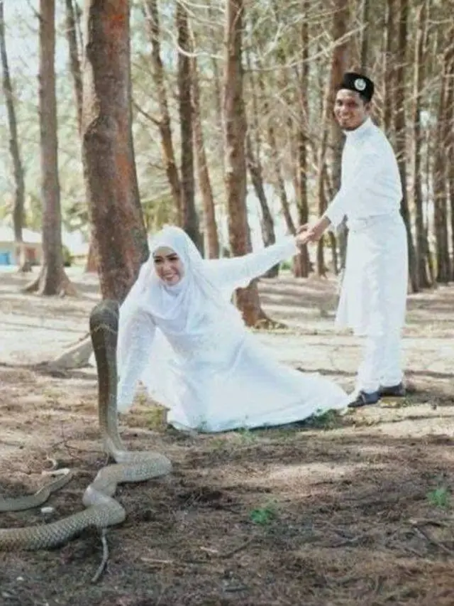 7 Potret Prewedding Absurd Ini Bukannya Romantis, Malah Bikin Tepuk Jidat