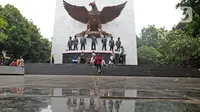 Suasana Monumen Pancasila Sakti di Lubang Buaya, Jakarta Timur, Jumat (1/10/2021). Monumen Pancasila Sakti menjadi salah satu tempat untuk mengenang jasa pahlawan pada Hari Kesaktian Pancasila berkaitan dengan peristiwa G30S. (Liputan6.com/Herman Zakharia)