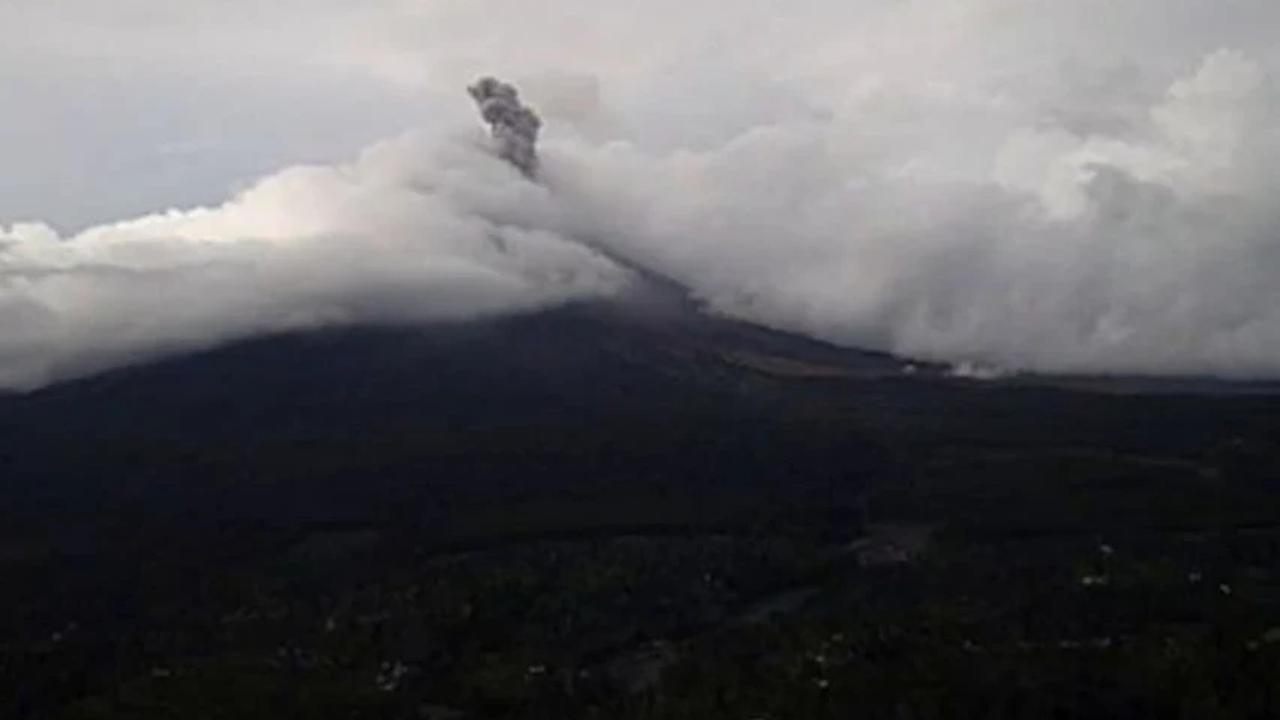 Gunung Semeru erupsi lagi