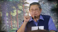 Ketua Umum Partai Demokrat Susilo Bambang Yudhoyono (SBY), menggelar jumpa pers di Cikeas, Bogor, Rabu (2/11). Presiden ke-6 RI itu menyampaikan tanggapannya terkait berbagai isu nasional, keamanan dan politik. (Liputan6.com/Herman Zakharia)
