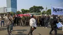 Massa aksi Hari Keadilan Ekologis (HKE) 2026 berjalan menuju depan Gedung MPR/DPR, Senayan, Jakarta, Senin (21/9/2026). Peserta menyuarakan sejumlah isu, termasuk kebakaran hutan dan lahan, krisis iklim, serta dampak asap terhadap masyarakat. (KLY/Budy Santoso)