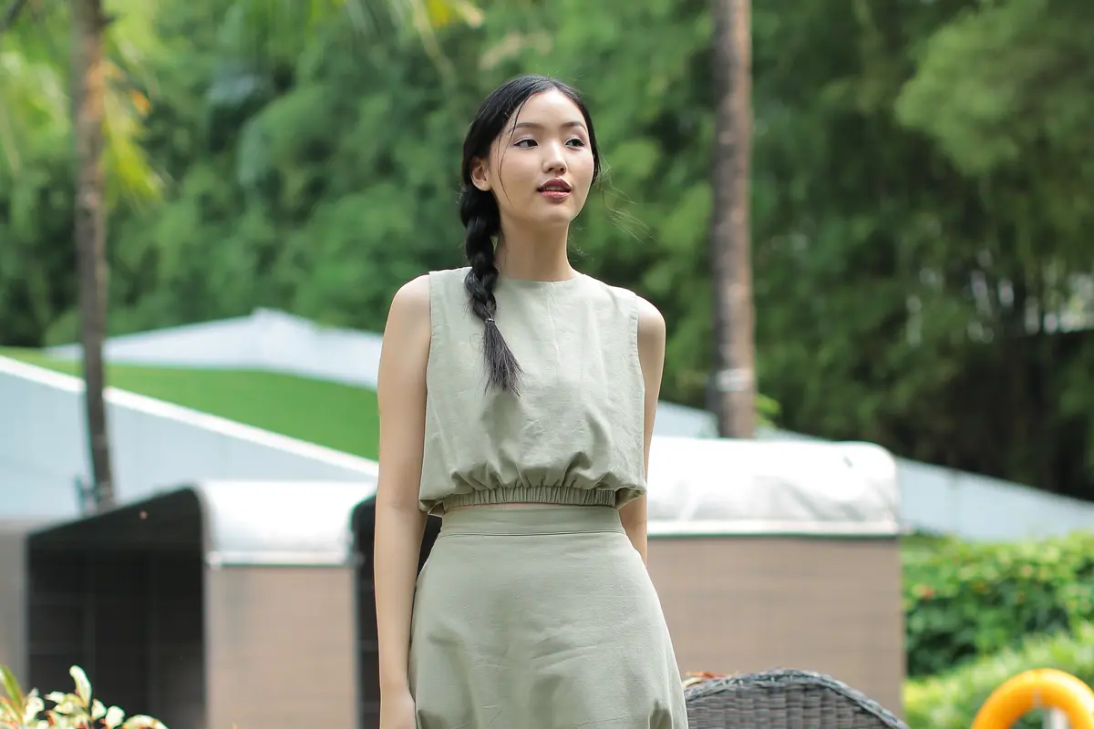 wanita agustus tampak berani