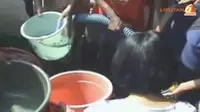 [VIDEO] Krisis Air Bersih, Warga Gunakan Air Sungai Kotor