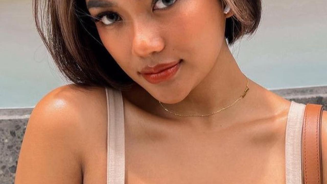 Tak hanya itu, Marion Jola juga pernah tampil berani dengan model rambut super pendek. Tak sedikit warganet yang memuji gaya penampilannya.