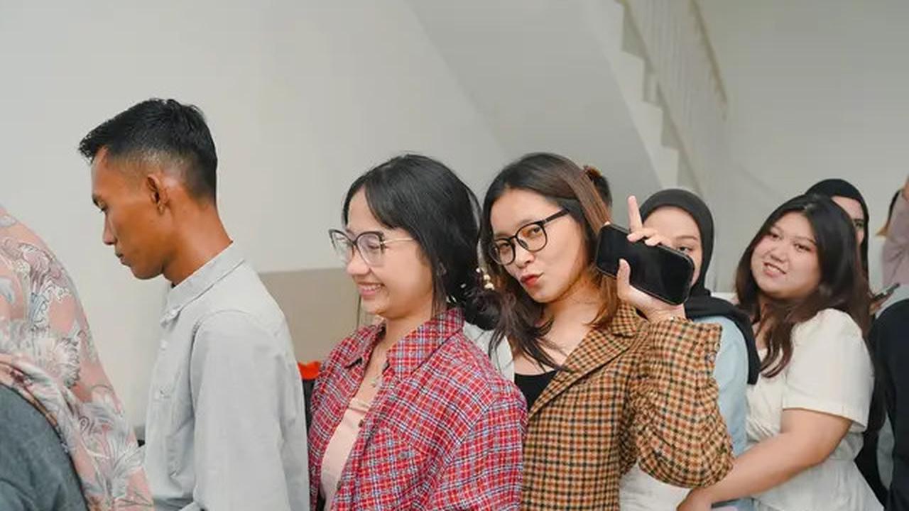 Potret Kantor Baru Luna Maya yang Jadi Sorotan, Begini Momen Seru Perayaannya Bersama Tim