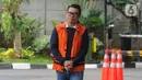 Mantan Dirut Perum Perindo Risyanto Suanda saat akan menjalani pemeriksaan di Gedung KPK, Jakarta, Jumat (3/1/2020). Risyanto diperiksa sebagai tersangka untuk melengkapi berkas terkait menerima suap izin kuota impor ikan frozen pacific mackerel atau ikan salem. (merdeka.com/Dwi Narwoko)