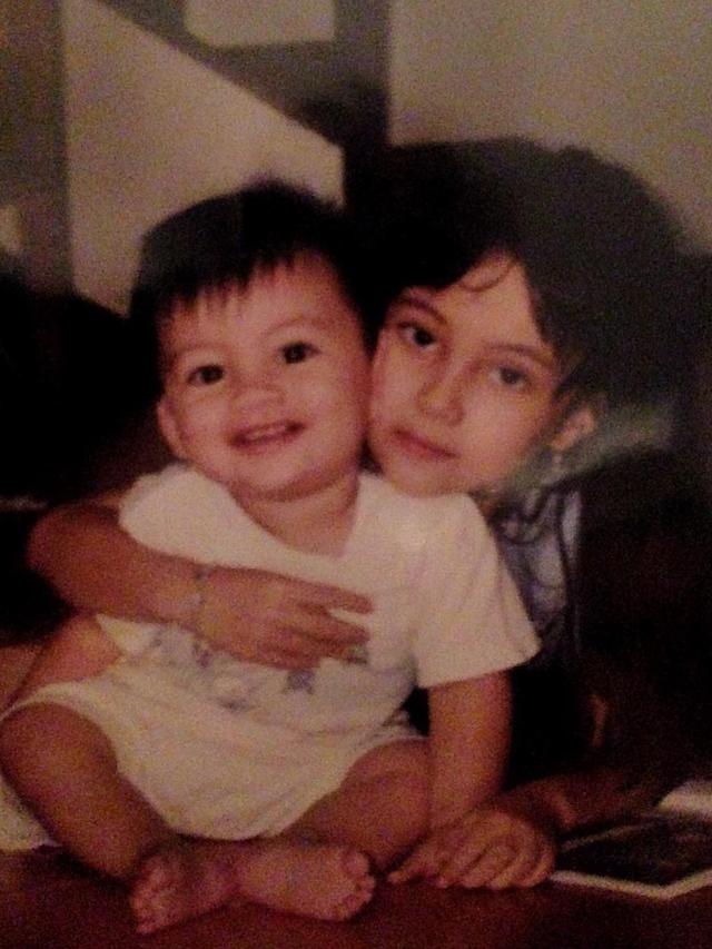 Bikin Gemas, Ini 7 Potret Masa Kecil Anggika Bolsterli yang Sudah Menawan