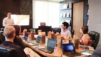 Pahami pengertian tentang kecerdasan intrapersonal dan interpersonal dalam bekerja. (unsplash.com/Campaign Creators).