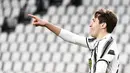 Penyerang Juventus, Federico Chiesa berselebrasi usai mencetak gol ke gawang Spezia pada pertandingan lanjutan Liga Serie A Italia di Stadion Allianz, Turin, Italia, Rabu (3/3/2021). Kemenangan ini memantapkan posisi Bianconeri di tiga besar klasemen. (Marco Alpozzi/LaPresse via AP)