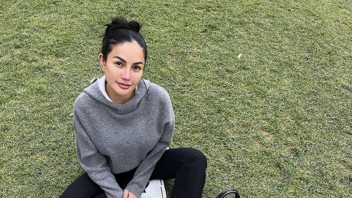 Nikita Mirzani Mendadak Curhat Perihal Jodoh: Ya Allah, Peluklah Aku Hingga  Hatiku Tenang - ShowBiz Liputan6.com