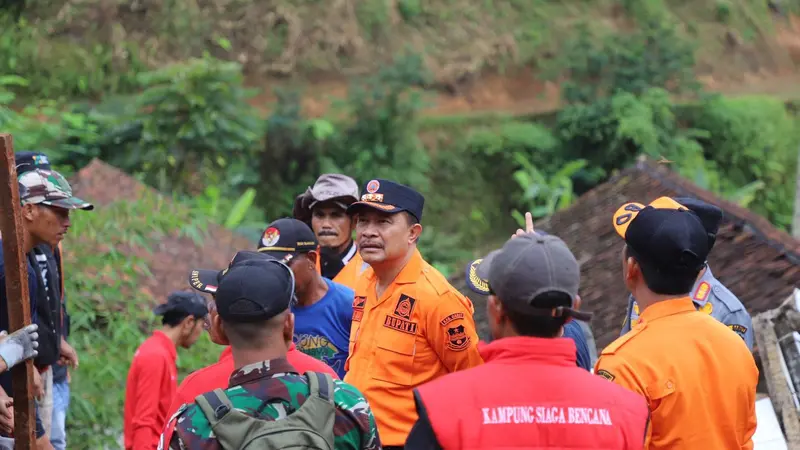 Pj. Bupati Garut Barnas Adjidin menerbitkan status siaga darurat kekeringan dan Karhutla di Kabupaten Garut. (Liputan6.com/Jayadi Supriadin)