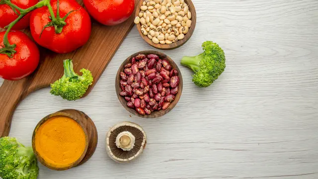 Hidangan Sup Kacang dengan Sayur Praktis untuk Disajikan sebagai Menu Sahur