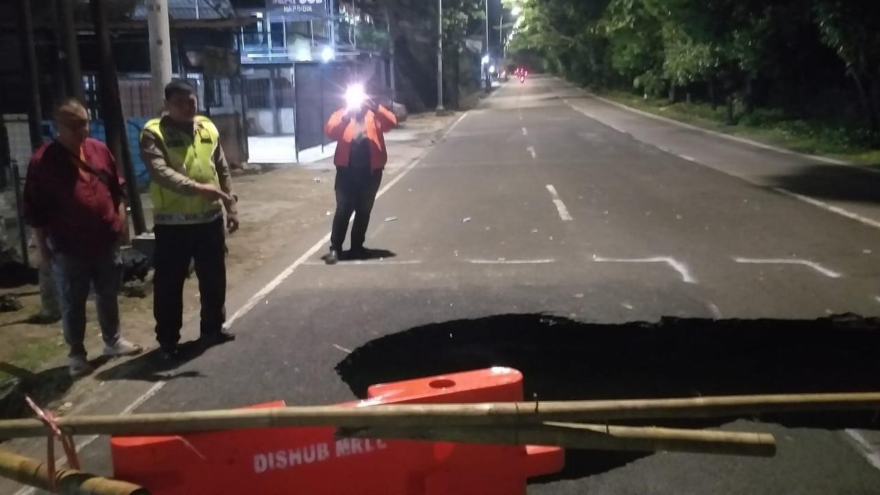 Kronologi Jalan Lenteng Agung Amblas, Saluran Air Jadi Penyebab Utama