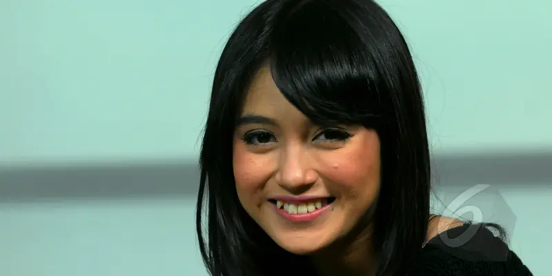 Gigi Gingsul Nabilah JKT48 Bikin Pria Kesengsem