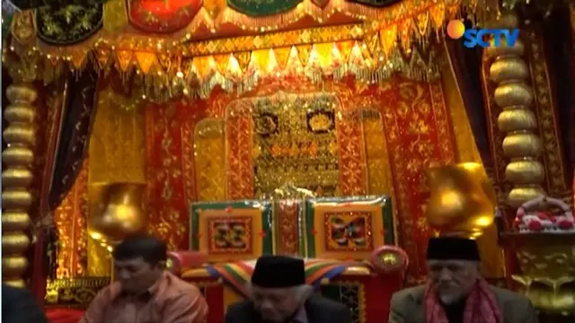 Makna Pelaminan Khas Mandailing Kahiyang-Bobby
