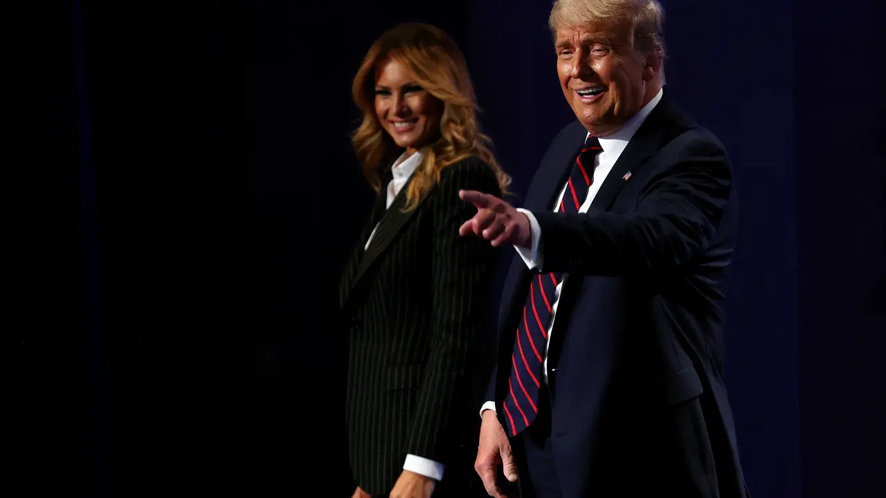 Positif Covid-19, Simak Tampilan Tak Biasa Melania Saat Dampingi Donald Trump Berdebat