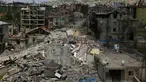 Sejumlah bangunan rusak dan hancur akibat bentrokan antara pasukan keamanan Turki dan gerilyawan Kurdi di Yuksekova, provinsi tenggara Hakkari , Turki , 30 Mei 2016. (REUTERS / Sertac kayar)