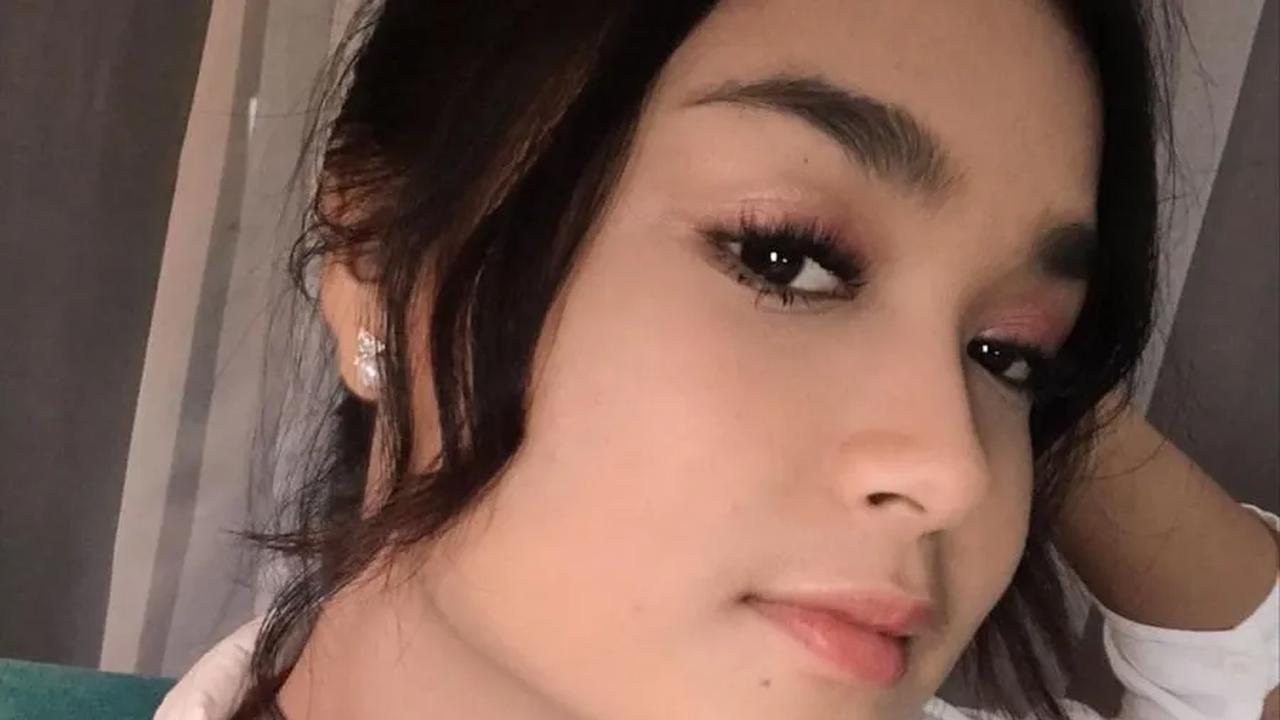 Hanna Kirana, seorang aktris muda yang sedang menanjak karirnya dalam dunia sinetron, wafat pada usia 18 tahun akibat gagal jantung pada 2 November 2021 silam.