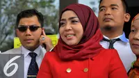 Istri Nassar, Muzdalifah saaat mendatangi Pengadilan Agama Tangerang Kota, Selasa (1/9/2015). [Foto: Faisal R. Syam/Liputan6.com]