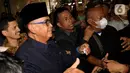 Ia hanya tersenyum sambil berjalan masuk ke gedung Bareskrim. (Liputan6.com/Herman Zakharia)