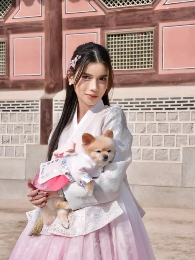 Potret Sabrina Chairunnisa Pakai Hanbok Korea